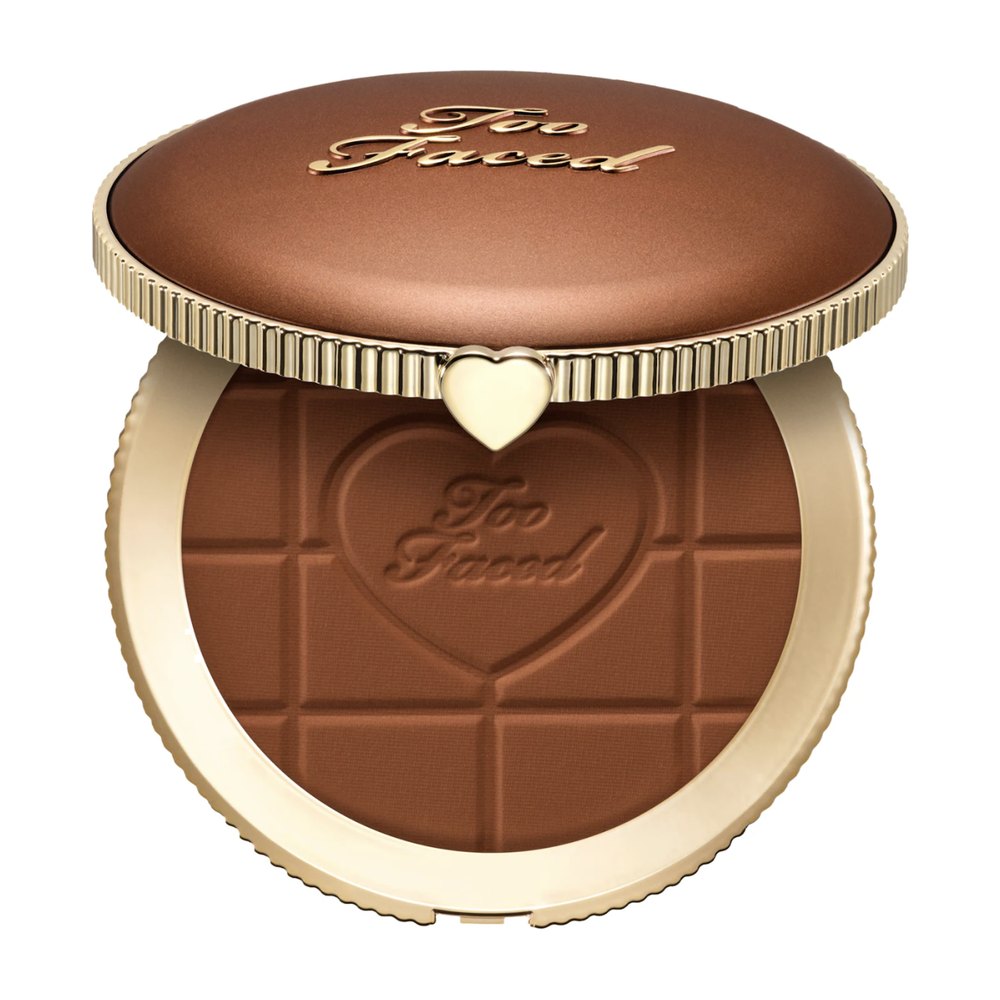 Bronceador en polvo compacto con relieve grabado
