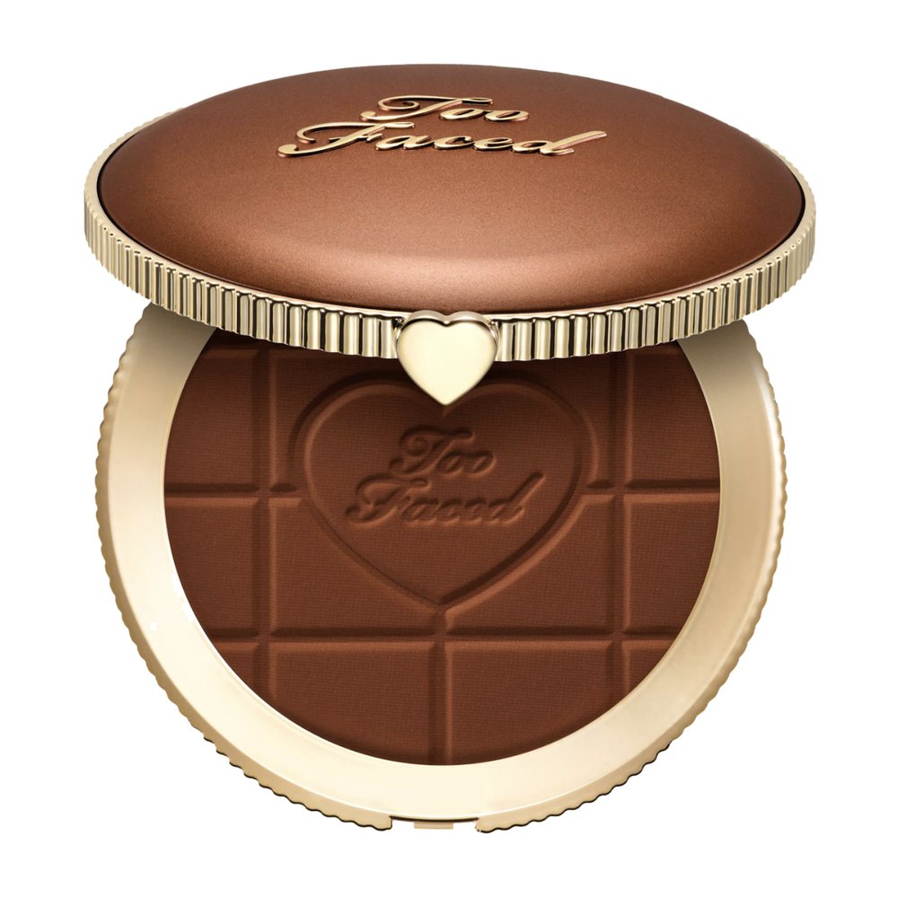 Bronceador en polvo compacto con relieve grabado